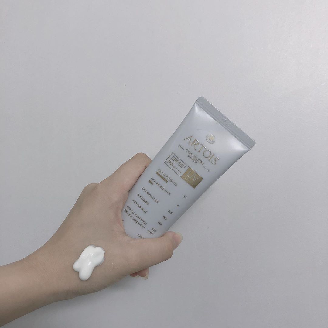 規은 on Instagram: “NEW 아르투아 시카-워터리 썬젤  N쇼핑 3년 연속1위! 아토보스 베이비썬크림 출시 이후  육아맘들의 꾸준한 요청으로 탄생한 성인용 썬젤! . . . 진한 화장품냄새 싫어하는분들 추천드려요 향이 진하지않고 촉촉해서 메이크업도 잘먹슴둥 . . .…”