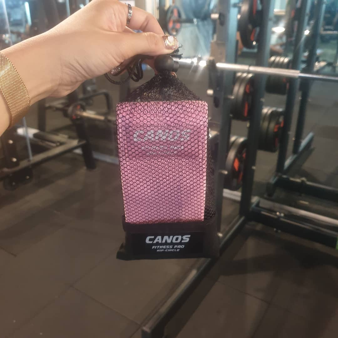 쇼니마미😊 on Instagram: “#힙업밴드 . 두께가있어 말리지도 않고 안쪽에 고무로 미끄럼방지 처리가 되어있어 흘러내리지도 않아서 굿👍 짱짱하게 잡아줘서 둔부에 자극이 잘느껴지고 무엇보다 색감이 너무 예뻐서 운동할때뿐 아니라  평상시에도 착용 욕구가 마구마구생김🧡 전용 파우치도…”