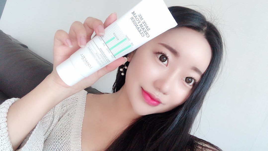 나 라 on Instagram: “당김이 없고 제품도 순해서 민감한 트러블 피부에도 사용가능! 미세먼지 많은날에도 세정력이 좋음!외부 환경에 의해 자극받은 피부 데미지 케어와 진정 작용을 돕는 #수크랄페이트, 미세먼지 세정에 도움을 줄 수 있는 #모링가 성분이 함유된…”