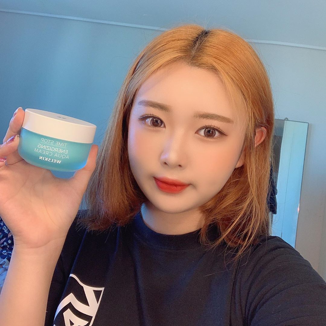 유가인 on Instagram: “웰스킨'타임스탑 에너자이징 아쿠아크림'
-
쿨링감 수분감이 좋아서 기초단계에서 사용하면
메이크업이 완전 찰떡
예민한 피부도 사용가능 ♡
-
-
(@welskin_cosmetic 제공)
#웰스킨 #진정크림 #아쿠아크림 #수부지크림 #여름수분크림”