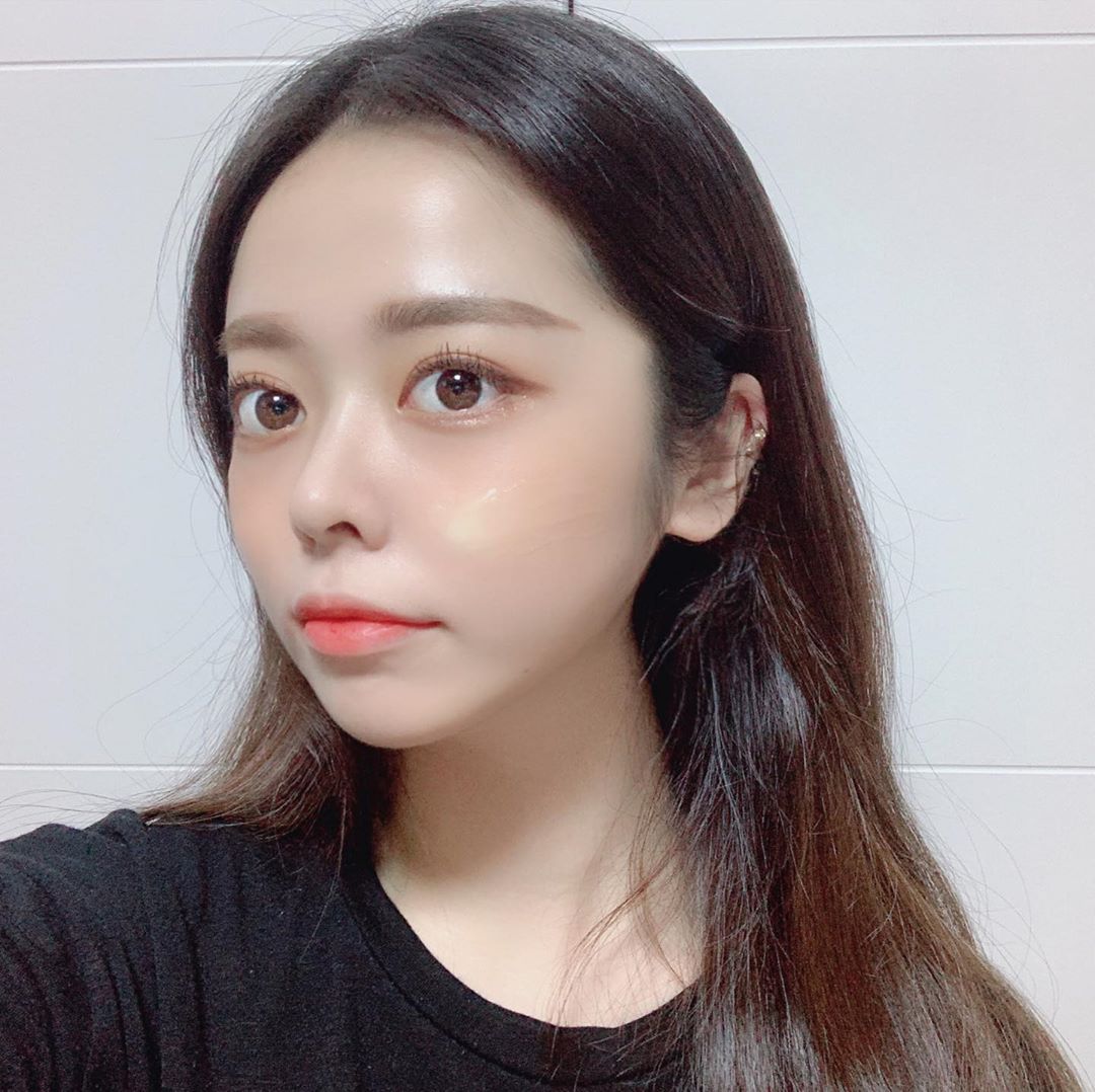 @_s_hee.0 on Instagram: “미세먼지로부터 민감해진 피부를 지켜주는 로하셀 세이브 미 크림❕ 자연 유래 성분 74%의 저자극 약산성 포뮬러가 탄탄한 보습 막을 형성하여 민감해진 피부를 진정시켜줘요👏 ❤️미세먼지, 유해 성분, 블루 라이트 차단 🧡탄탄한 보습 장벽 강화 💛피부…”