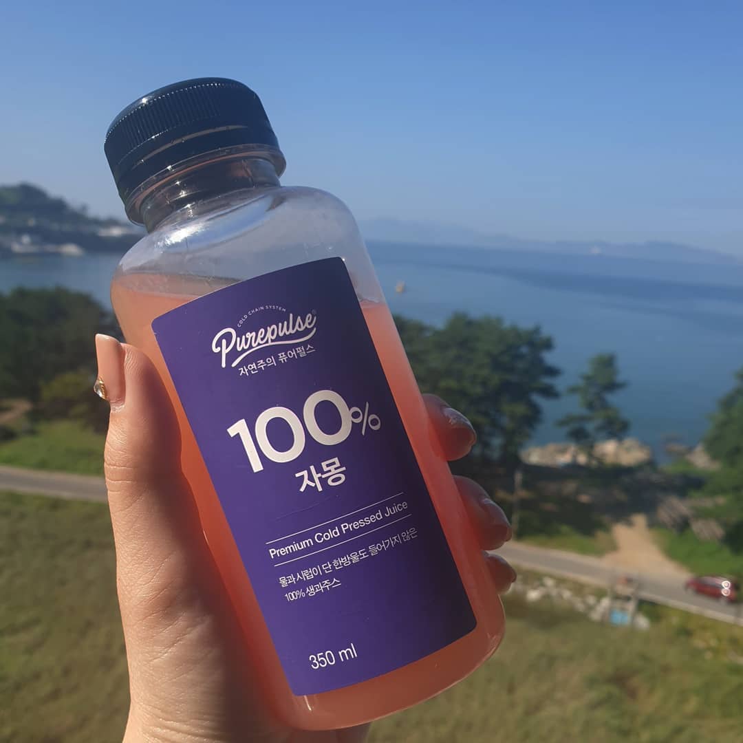 - on Instagram: “- 당일생산,당일출고  신선한 원재료 그대로 풍미만을 살려 자연의 건강함을 담아낸 주스 물,방부제,설탕,색소가 들어가지 않고열처리를 하지 않아 자연 그대로 영양을 1도 파괴하지않고 간직하여  담아낸 콜드 프레스 주스! 마시는 순간까지 완전 신선해용❤…”
