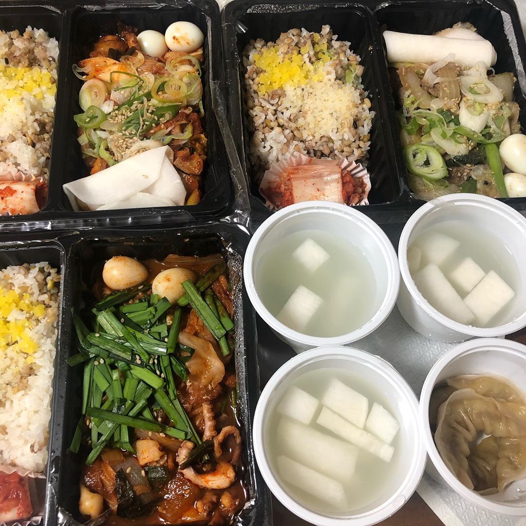 𝙻𝙴𝙴 𝙾𝙽 𝚈𝚄(･θ･)20 on Instagram: “강남구 맛집 대한식당‼️ 제가 시켜먹은 메뉴는 낙지+잡곡밥,간장불고기+잡곡밥,닭갈비+잡곡밥입니당! 다 아주맛있고 야채가 아삭아삭하니 아주그냥 존맛탱🤭❤️배부르게 잘먹었습니당! . . . . . . . #대한식당 #배달 #배달맛집 #선릉역 #선릉역맛집…”