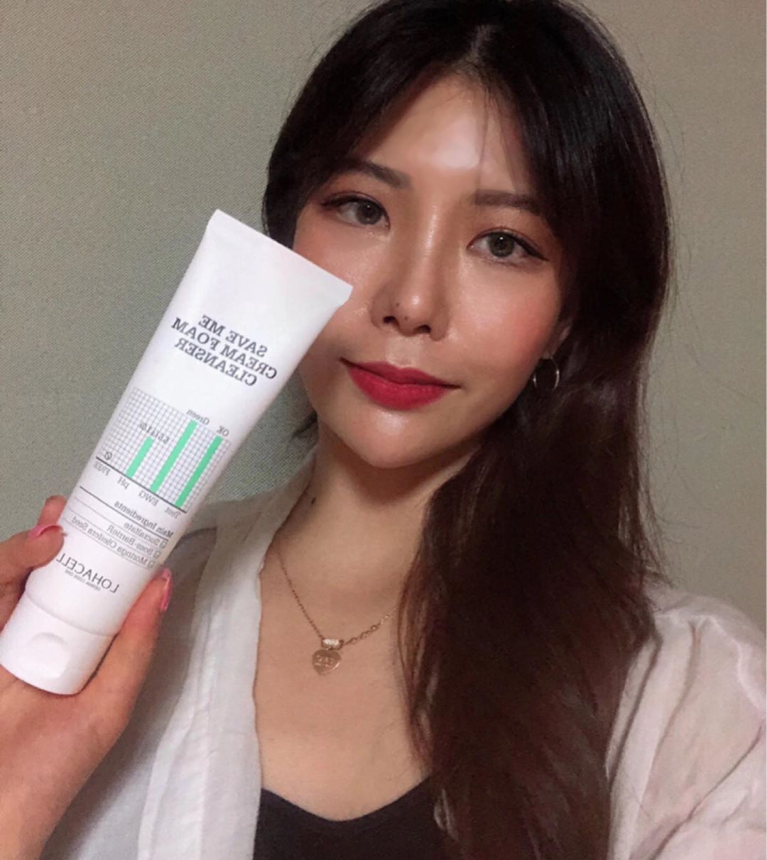 손 민지 on Instagram: “믿고쓰는 LOHACELL,, 오염된 물을 식수로 정화하는 용도인 [모링가 씨앗] & 물이나 오일에 녹지 않는 유효성분을 리포좀화는 [수크랄페이트 공법]을 이용한 미세먼지 차단전용 클렌징폼! 약산성폼클임에도 쫀쫀하고 세정력 쨩좋당 추천추천👍 . .…”