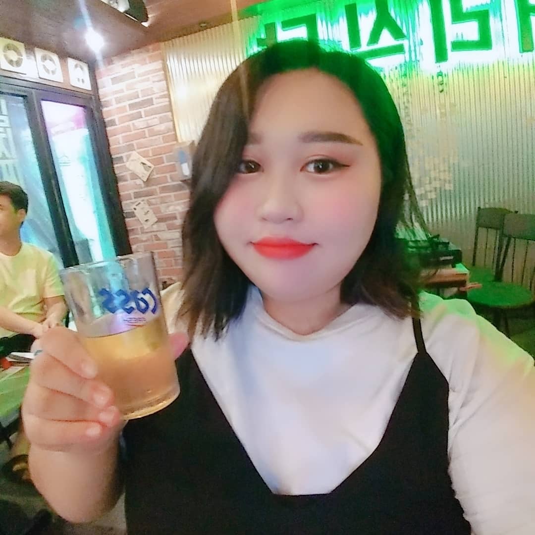 이선영 on Instagram: “오랜만에 술 지알엔 숙취해소제 먹고 마셨는데 급하게 먹어서 조금 취했지만 금방 괜찮아지고 다음날도 멀쩡 요즘 술만마시면 레인보우~ 였는데 너무 좋았다 맛도 요구르트맛이라서 넘나좋은것♥  #grn #지알엔 #grn지금부터안티이불킥 #grn안티이불킥…”