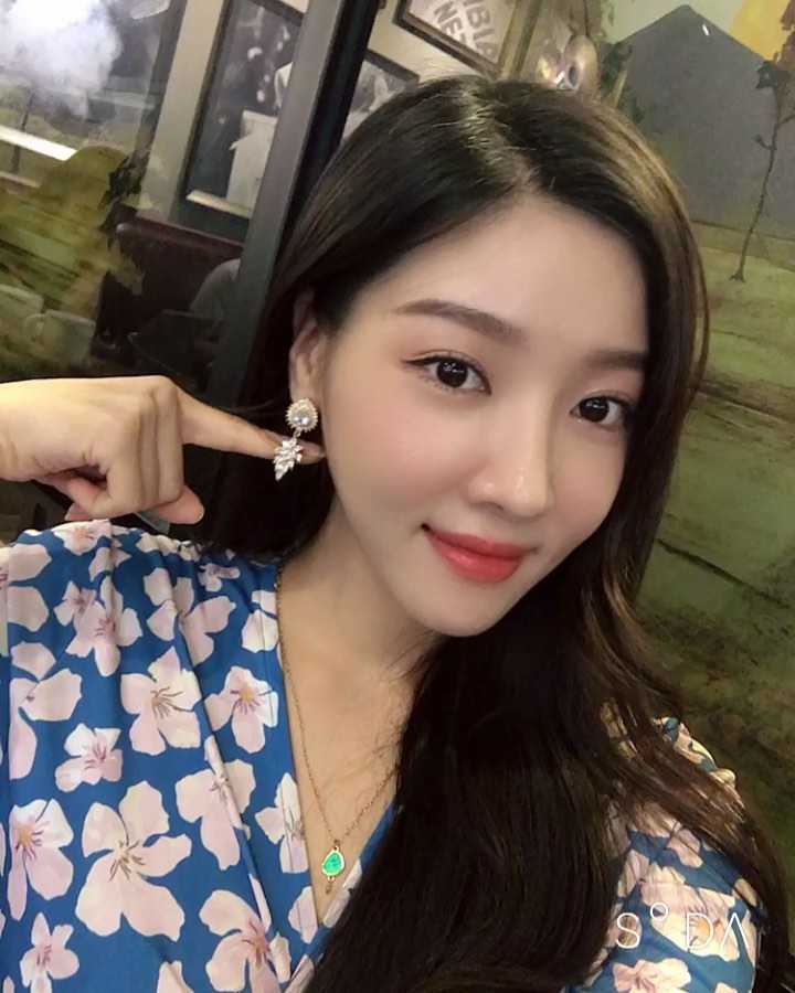 🌸Eunmi🌸 on Instagram: “귀걸이 넘나 이쁨>_<
라디오때 하고있을걸... 생각못했네ㅠㅠ
.
.
#에스메이드 #귀걸이 #이어링 #10대귀걸이 #20대귀걸이 #30대귀걸이 #귀걸이추천 #이어링추천 #귀걸이맛집 #에스메이드귀걸이
#리뷰쉐어 #ad”