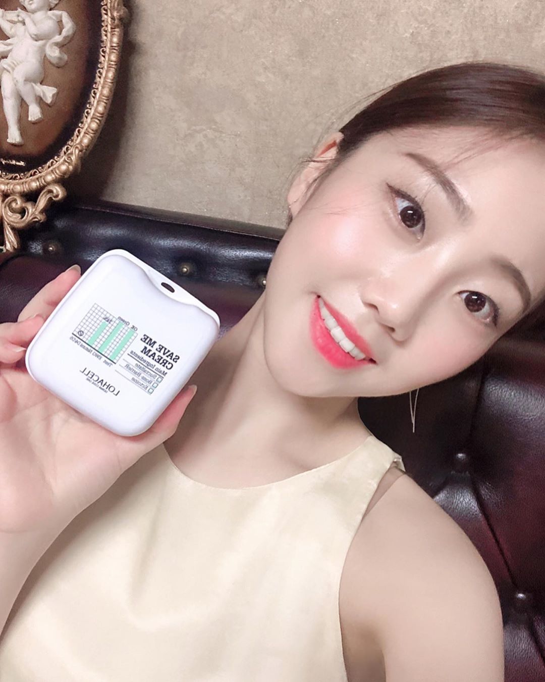 Korean dancer 25 on Instagram: “미세먼지 크림[로하셀 세이브미 크림]  미세먼지 차단&현대인의 생활에서 빠질 수 없는💡블루라이트💡를 차단해주는 루테인이 함유되어 유해성분까지 3중으로 차단해줘요👏🏻👏🏻피부를 진정시키고 데미지를 케어하는데 도움을 주는 성분인 수크랄페이트가 들어있어서…”