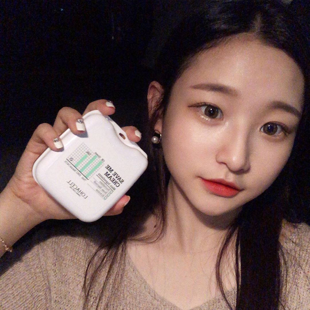 김영은🎀 on Instagram: “도시환경으로부터 피부를 보호해주는 민감라인 장벽크림🦸🏻‍♀️👍🏻 수크랄페이트 성분으로 피부케어와 진정작용에 도움을 주고 세라마이드, 판테롤, 아쿠아포린이 피부장벽에 도움을 준답니다🌟  #미세먼지꺼져 하고싶다면? 👉🏻 #로하셀 #로하셀세이브미…”