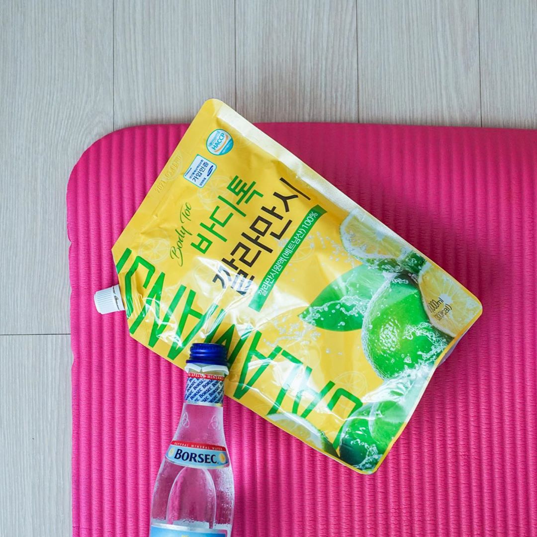 집요정_박씨 🌿 on Instagram: “- 으쌰으쌰! 새해맞이 운동 끝냈으니 이제 여름맞이 운동해야지 #작심삼일 - 운동만큼 중요한 #디톡스 100% 베트남산 깔라만시원액으로 건강하게 디톡스하긔 ✨ 탄산수와 2:8 정도로 섞으면 상큼함이 터져벌엿 💛 - - #닥터루트 @drroot_…”
