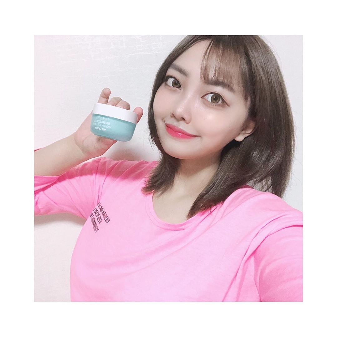 소정 on Instagram: “#웰스킨 #수분크림 ⠀ 웰스킨 타임스탑 에너자이징 아쿠아크림 💧 (수분크림) 술먹고나서 항상 바르는 수분크림 ⠀ 부드럽게 발리고 빠르게 흡수되서 끈적임 없음