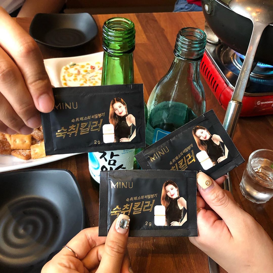 미희 on Instagram: “생일이라고 소주1병원샷 했는데도 출근할 수 있었던 이유는 바로 #미누 때문이쥐,,❤︎ 다른 환 제품이랑 다르게 분말에 레모나 맛이라서 상큼하고 맛있게 먹을 수 있는 숙취해소제♡̶”