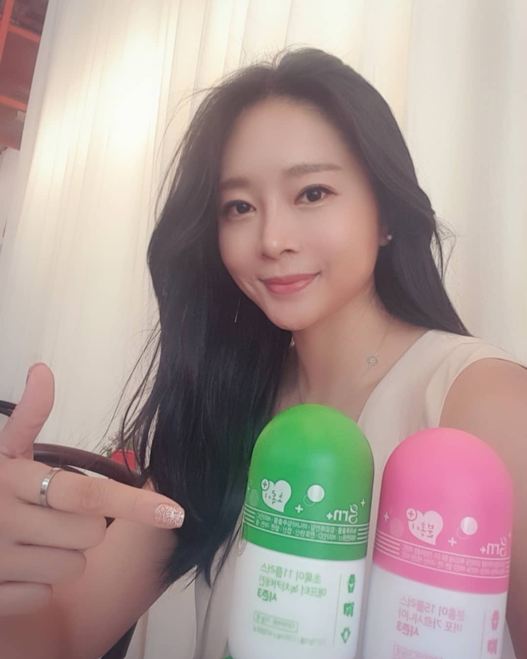 쇼니마미😊 on Instagram: “#초록이분홍이 . 말이 필요없는 #분홍이초록이 분홍이로 탄수화물 흡수 억제시켜주고 초록이로 원만한 배변활동까지❗ . ✔하루세번 식전 분홍이 한알💊 ✔하루두번 식후 초록이 한알💊 . 다이어트중인 나에겐 더할나위없이 필요한 제품💚 체중감소는 물론이고…”