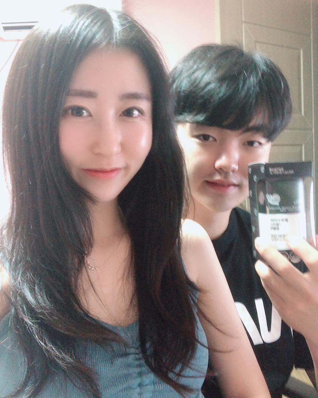 𝓳𝓸𝓸𝓳𝓾_𝔀𝓸𝓻𝓵𝓭 on Instagram: “올 여름, 쳐리에게 선물한 grn 검정이 ~ 남성 전용 보조제라서 남자한테 효과가 더 좋다는데 이거 먹고나서는 피곤함도 덜 느끼고 평소보다 기운이 넘쳐난다나? 첨엔 다이어트때문에 먹었는데 몸이 좋아지는걸 느끼고 진짜 꾸준히 잘 챙겨먹는 모습을 보니…”