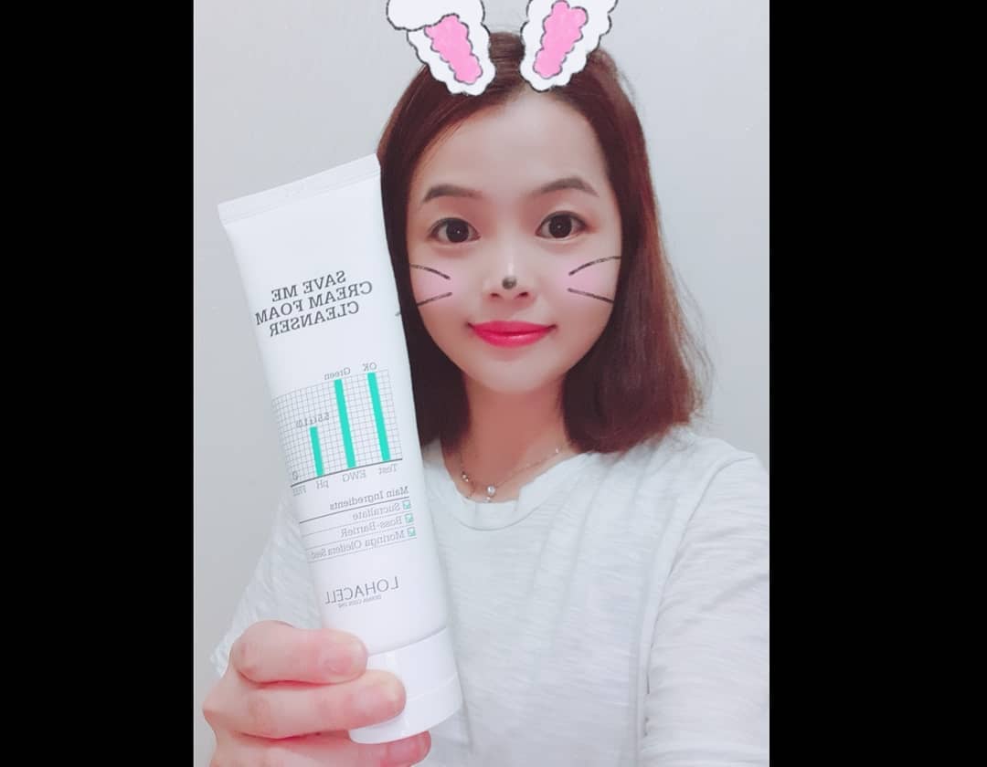 - on Instagram: “1차 클렌징 후 세안력이 좋은 약산성 로하셀 폼클렌징 사용. 향이 좋고, 피부미용에 도움이 되는 모링가와 피부진정을 돕는 수크랄페이트 등 피부에 좋은 성분들을 사용했다고 해요.  #로하셀 #로하셀세이브미 #로하셀세이브미클렌저 #로하셀세이브미폼클렌저…”