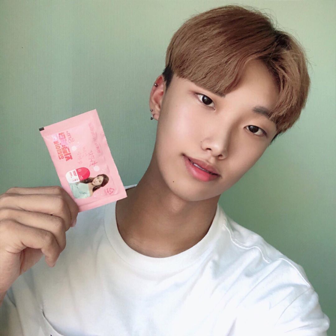 지환(20) on Instagram: “알약 못 먹는 사람에게 딱 ! 씹어 먹을 수도 있고 아무리 섞어 먹어도 다음날 숙취가 없어요 😛 ⠀ ⠀ #grn #지알엔 #grn지금부터안티이불킥…”