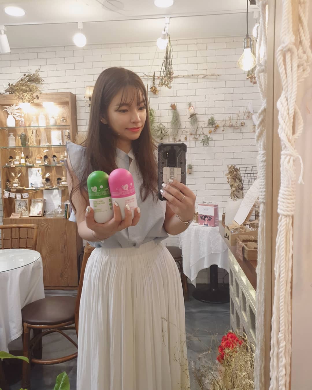 안양꽃집Թ카페 보고싶꽃 ღ 박서은 on Instagram: “. grn에서  초록이분홍이가 업그레이드되서 나왔어용!! 냄새도 안나고 전보다 먹기 훨씬 수월해졌더라구요 •́ᴗ•̀ 요즘 녹차카테킨 초록이랑 가르시니아 분홍이를 먹구, 안맞던 옷이 맞아요얏호 💃 게다가 화장실을 잘 가니까 넘 좋음💚 . . . .…”
