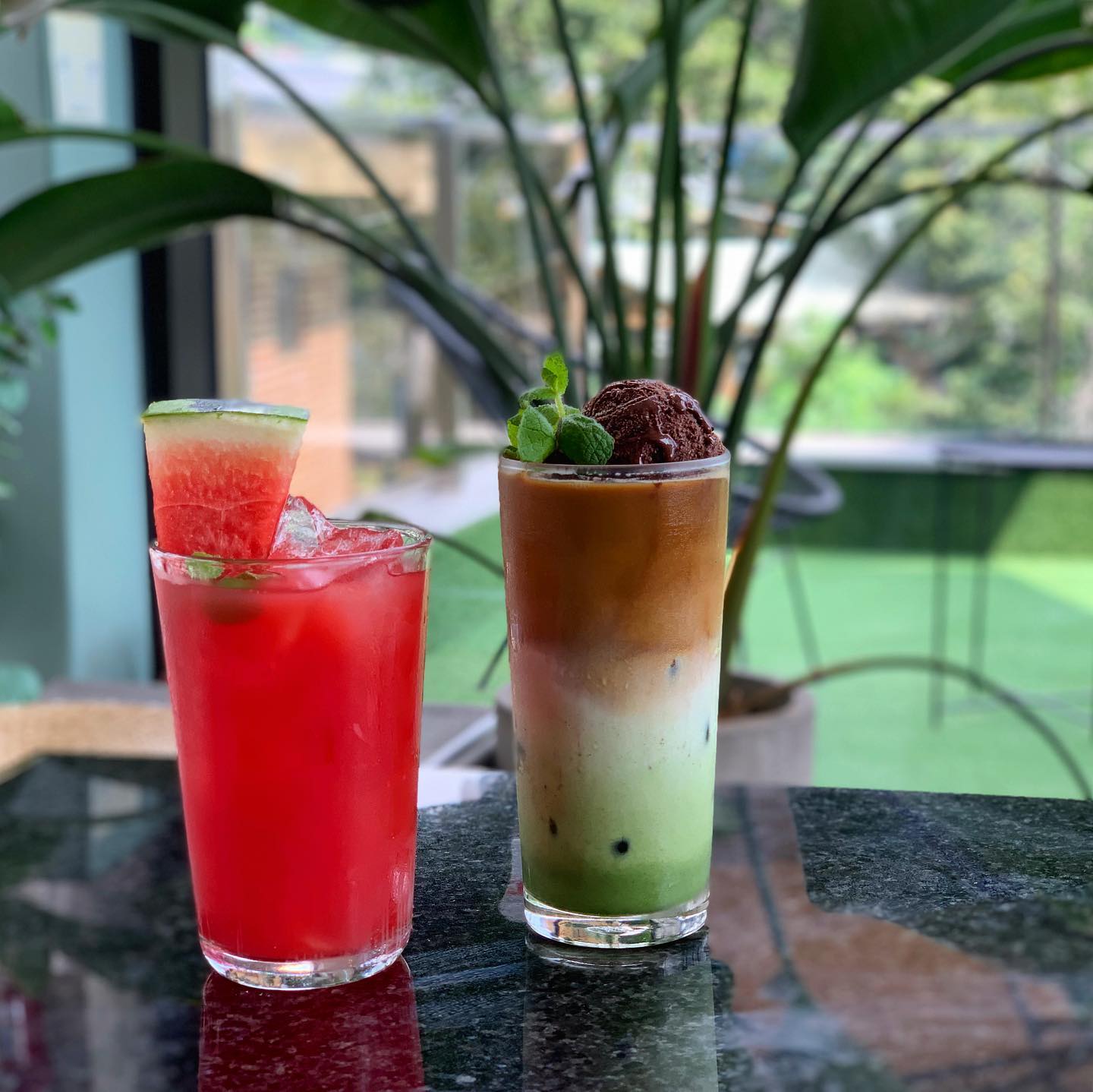 카캉스하기 좋은 곳 🌴
먹을 수박에 🍉 + 그린티 엑스트라 모카 🍫🍃
#BIRAEKIKI #비래키키