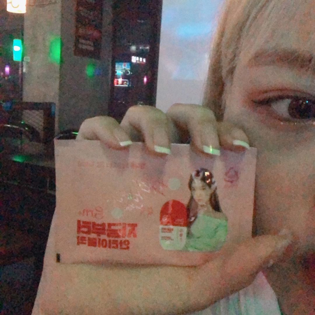 𝙻𝙴𝙴 𝙾𝙽 𝚈𝚄(･θ･)20 on Instagram: “숙취해소제 냠냠 이만한게없다 완전마시써😛 요구르트맛나서 거부감없이 먹기 딱이다‼️ 3차까지갔는데 숙취끄떡없었다 ㅎㅎ . . . .…”
