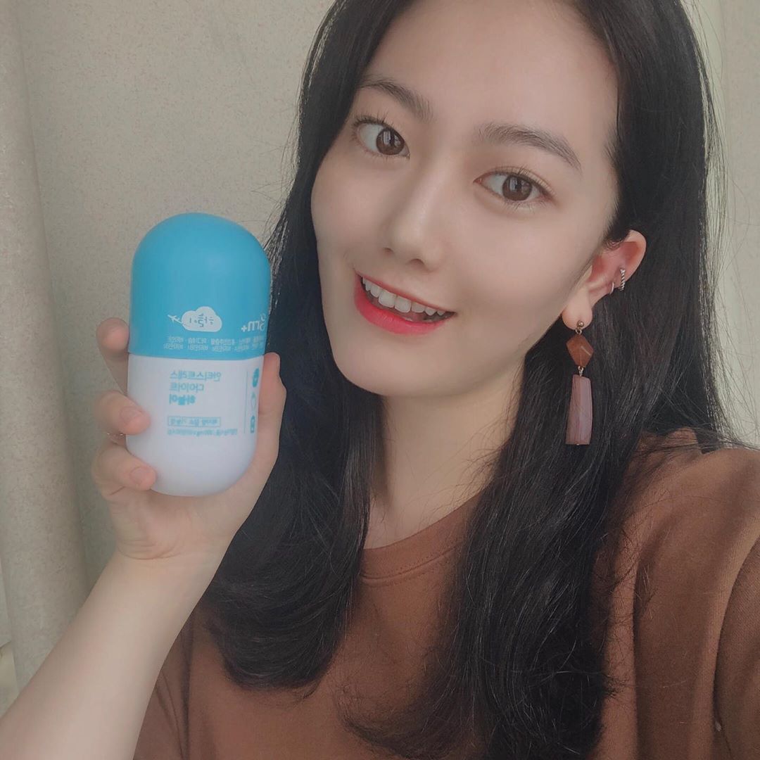 예은 on Instagram: “⠀ ⠀ 소유가 다이어트 할 때 도움받는다는 하늘이☁️💙 grn 하늘이로 간편하게 다이어트 해요 ! 자기 전 3알 섭취로 몸이 가벼워진게 느껴져요 🤭👍🏻!! ⠀ ⠀ ⠀ ⠀ ⠀ #하늘이 #grn #지알엔 #grn다이어트 #grn하늘이 #다이어트하늘이…”