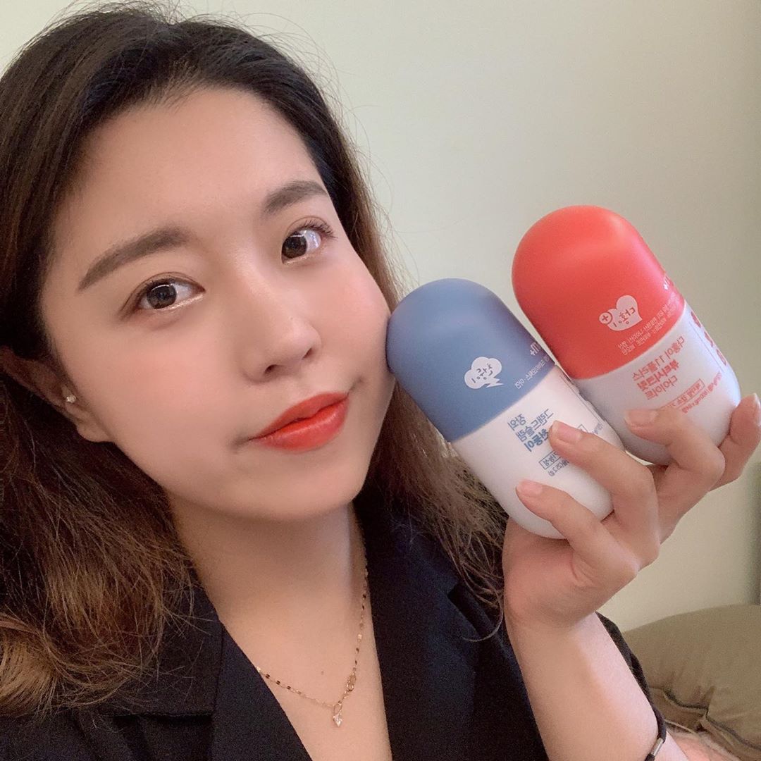빛날 희 + 머무를 주 on Instagram: “GRN다홍이랑 천둥이❤️💙 요새 똥배나온거 때문에 계속 스트레스받았었는데, 이거 먹고 쾌변하니까 너무 행복하다🥳 확실히 똥배가 들어갔다기보다는 매번 시원하게 비워내니까 개운한 하루를 보내고 있는거 같다🤘🏻 운동은 걷기운동 조금씩 병행하고…”