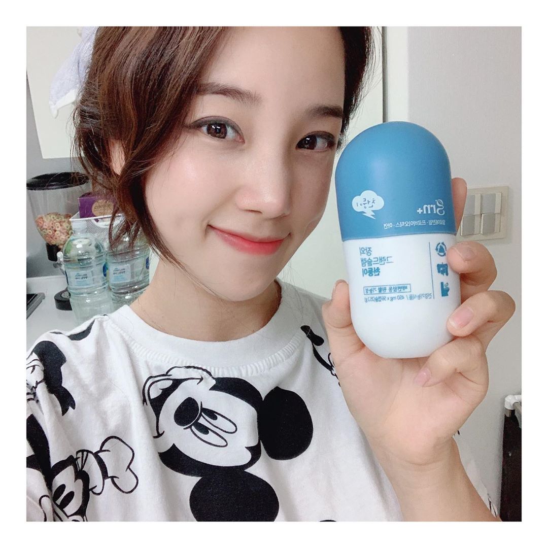 백은지 on Instagram: “▫️ 다시 살이 찌고 있다...🐷 ㅜㅜ #다이어트 시작해야지!! - 유명한 #grn 지알엔 천둥이랑 다홍이 먹으면서 식단 조절해야지😌 #살빼자 - #grn다홍이 체지방 감소 해주고 비타민 B, E, 등등까지 들어있음!!ㅋㅋ #grn천둥이 는 주원료가…”