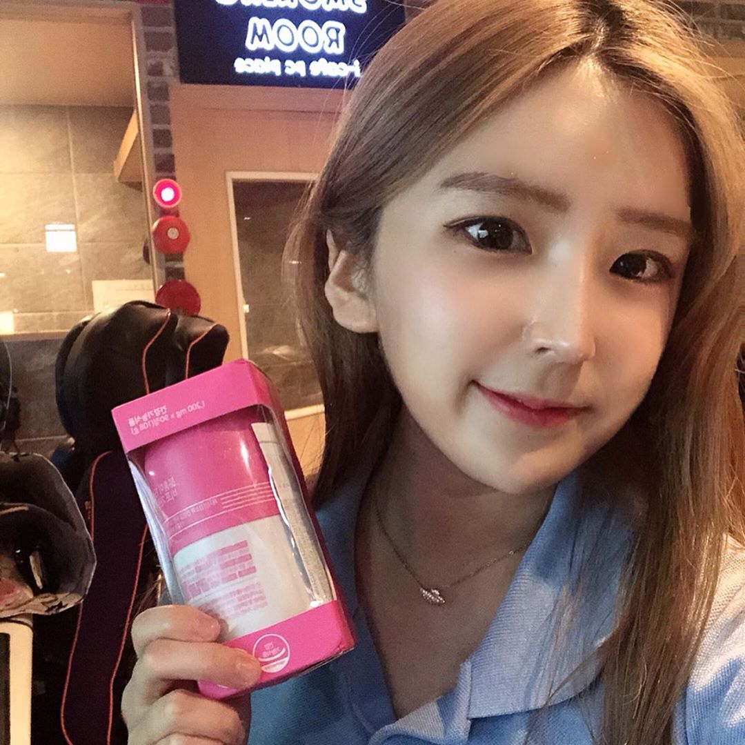 손예솜 on Instagram: “#지알엔후기  요즘 맛있는게 너무 땡겨서 음식은 포기할수 없고 그렇다고 살찌긴 싫은 도중 마침 초록이 분홍이 업그레이드 제품을 선물받아 먹어봤는데 효과 짱... 👍🏻 하루에 화장실을 몇번이나 갔는지 모르겠어요 !! 다들 살엄청 빠졌다며 칭찬들이..…”