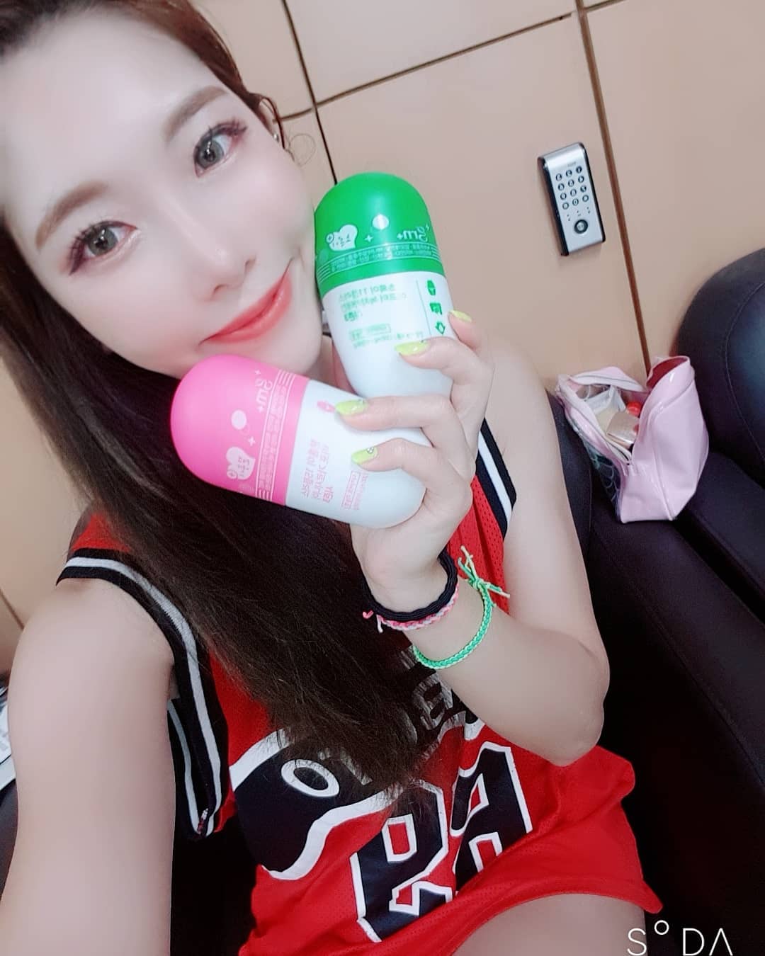 Ram Ah Lee on Instagram: “GRN은 정말 내가 애정하는 다이어트보조식품♡ 더더더 먹기좋게나와서 너무좋당~유지어터의삶♡ 다이어트다이어트힘들어요~~♪♬ . . . #GRN #분홍이초록이 #지알엔 #다이어트보조제 #분홍이초록이 #시즌3  #녹차카테킨 #가르시니아 #365다이어트…”