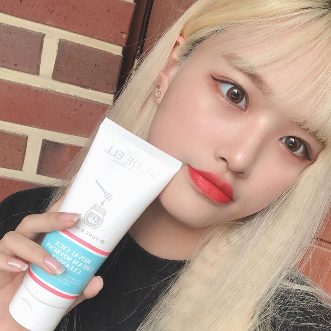 𝙻𝙴𝙴 𝙾𝙽 𝚈𝚄(･θ･)20 on Instagram: “👆🏻쉬드엘 로얄시카크림 콩클렌저👆🏻 콩 포뮬라가 함유되어 촉촉하고 건성인 나에게 너무 잘맞았던 제품!! 약산성 클렌저로 피부장벽보호도되고 ewg 올그린등급이라는 점에서 더 믿음이가는 제품!!😆 . . . . . .…”