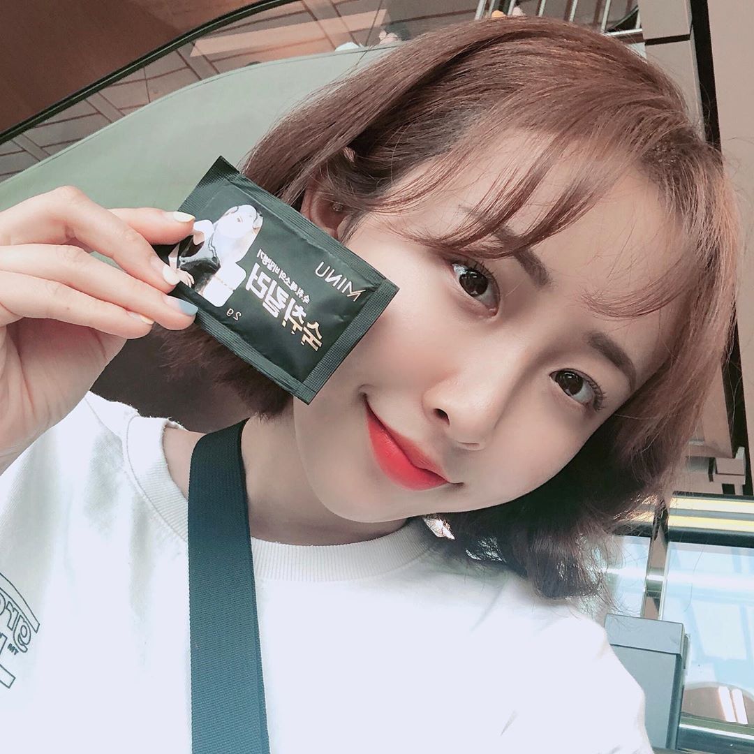 애굥 on Instagram: “선미의 미누 숙취킬러 >_<  이거 미리 먹고 술 마시면 담날 속이 넘 편하다 ㅎㅎ  한약맛 아니구 야쿠르트맛? 나서 먹기도 훨 편해서 완전 추천해용  #미누 #숙취해소 #미누숙취킬러 #숙취 #숙취킬러 #minu #minu숙취킬러 #숙취해소제…”