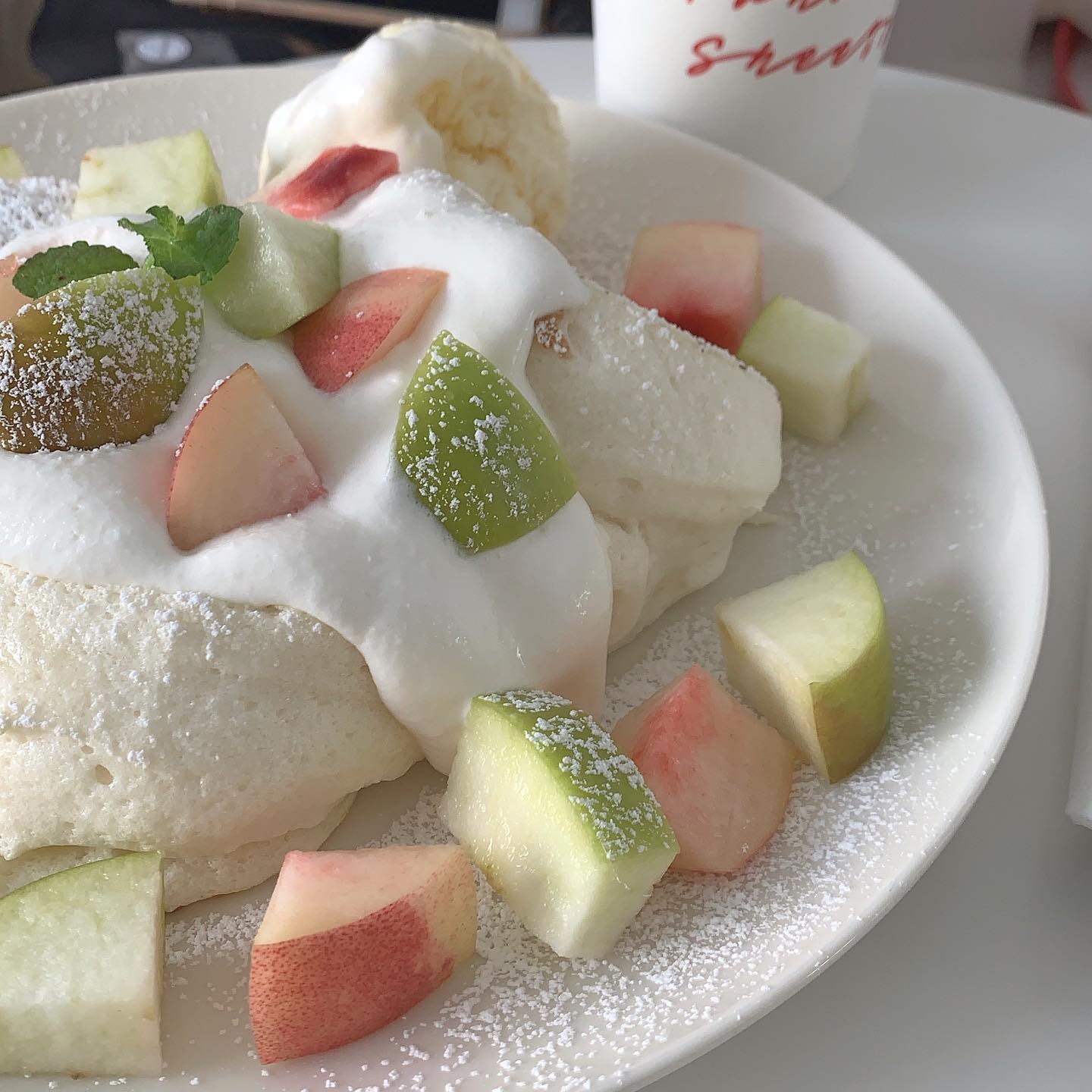 내 생일 기념, 대흥동 핫플 🔥
과일 수플레 🥞 
콜드브루 ❄️ + 복숭아 아이스티 🍑
#100sheets #백시트