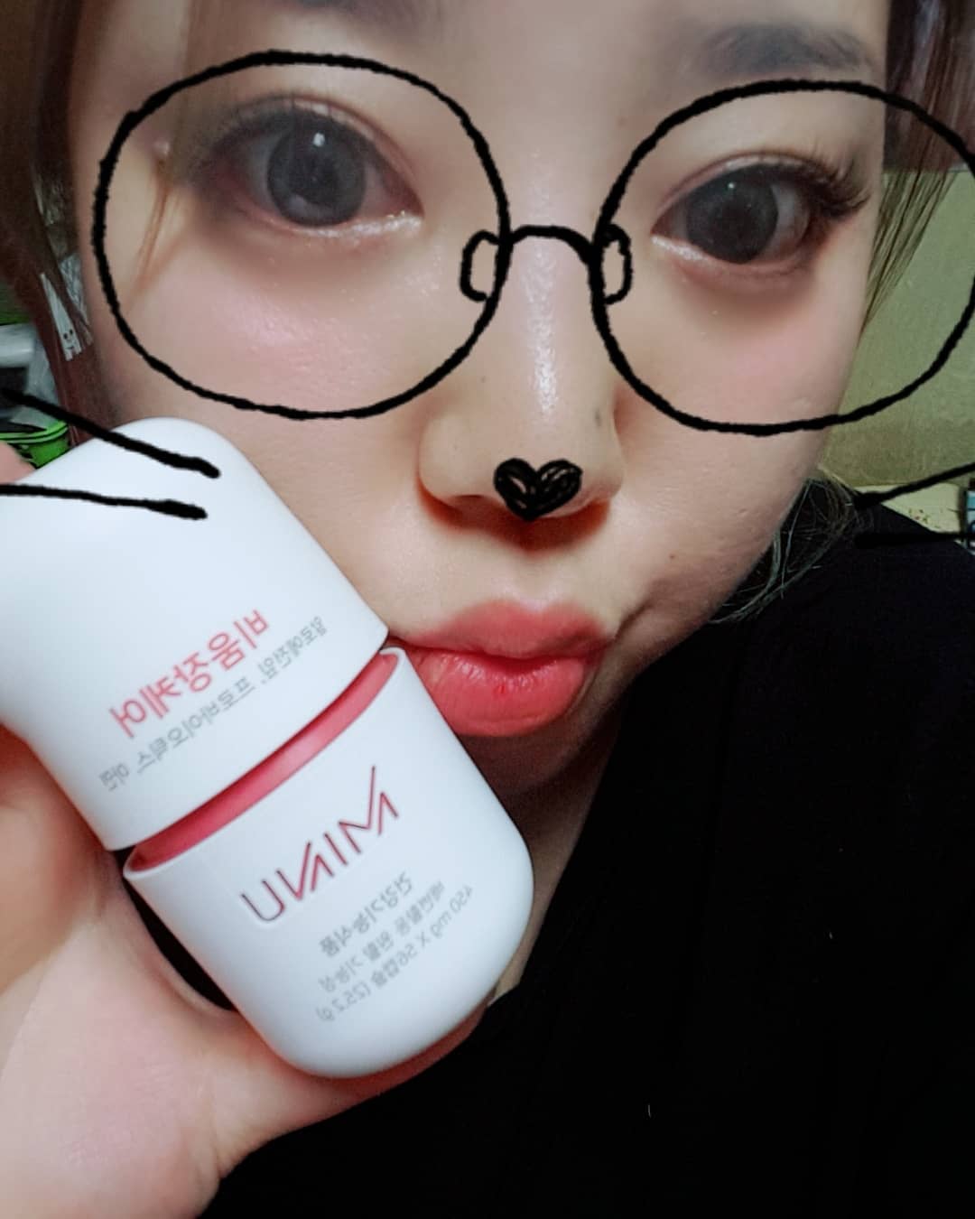 은블리네이모 on Instagram: “일주일에한번화장실갈까말까한몸뚱이💦 장케어에도움되는제품이잇다길래먹어봄 ✔장에좋은프로바이오틱스 ✔장속수분을주는알로에전잎 ✔면역력높여주는아연 ✔식이섬유 난소화성말토덱스트린 ✔1일2회 1회2정식후섭취로나는 점심저녘으로먹음 외출시에는가방에쏙넣어다니면서먹음…”