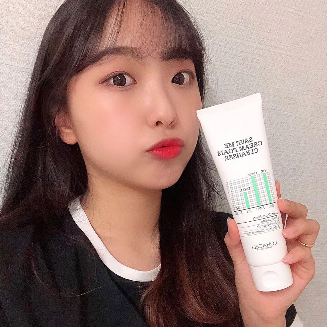 김 현정 on Instagram: “🌿로하셀의 첫 선물🌿  _ "로하셀 세이브 미 크림 폼 클렌저" _ 7⃣일동안 써본 실제 후기  약산성 클렌징폼은 태어나서 처음 써보는데 기존 써왔던 클렌징폼이랑은 확실히 다르더라구요 !  저는 1차 클렌징워터/2차 클렌징폼을 사용하여 세안하는데요,…”