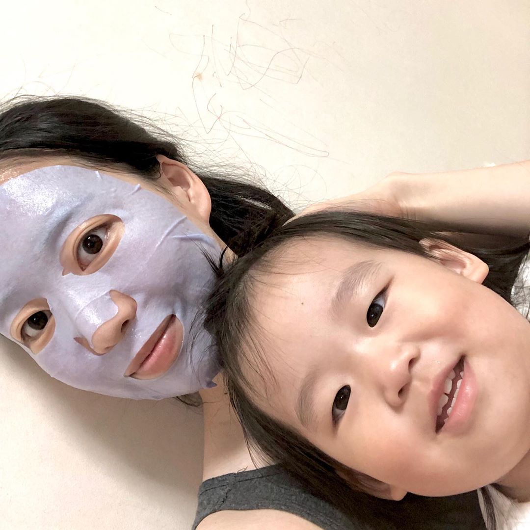 ᴳᴬᴴᵞᴱᴼᴺ on Instagram: “다시 1일 1팩 시작해야지,
.
그나저나 다이어트 제품 진짜 많은데 사실 저런거 모으는 게 취미일 뿐 1도 안 먹음
.
그냥 또 방치하다 유통기한 지나서 버리겠지 뭐 😅”