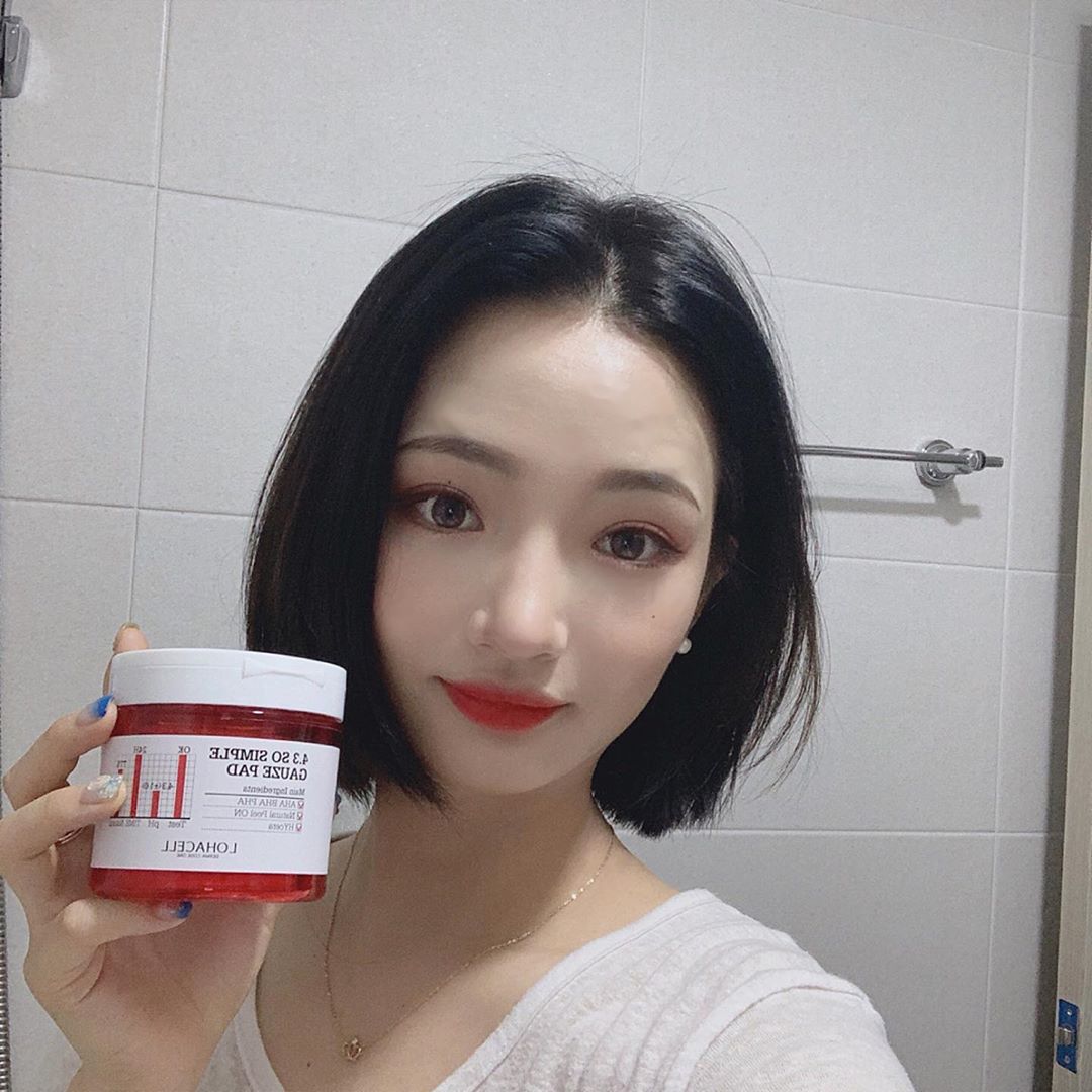 효정💚 on Instagram: “꾸준히 사용하기 좋은 로하셀 쌍욕패드 피부 산도 밸런스를 맞춰주고 피부 결 타입에 맞춘 2가지 타입 엠보& 거즈 듀얼 패드👏🏻 멸균 처리 공정을 거쳐 맘놓고 사용이 가능한 패드👏🏻👏🏻 AHA, BHA, PHA의 효율적 배합을 통해 세안 후에도 남아…”