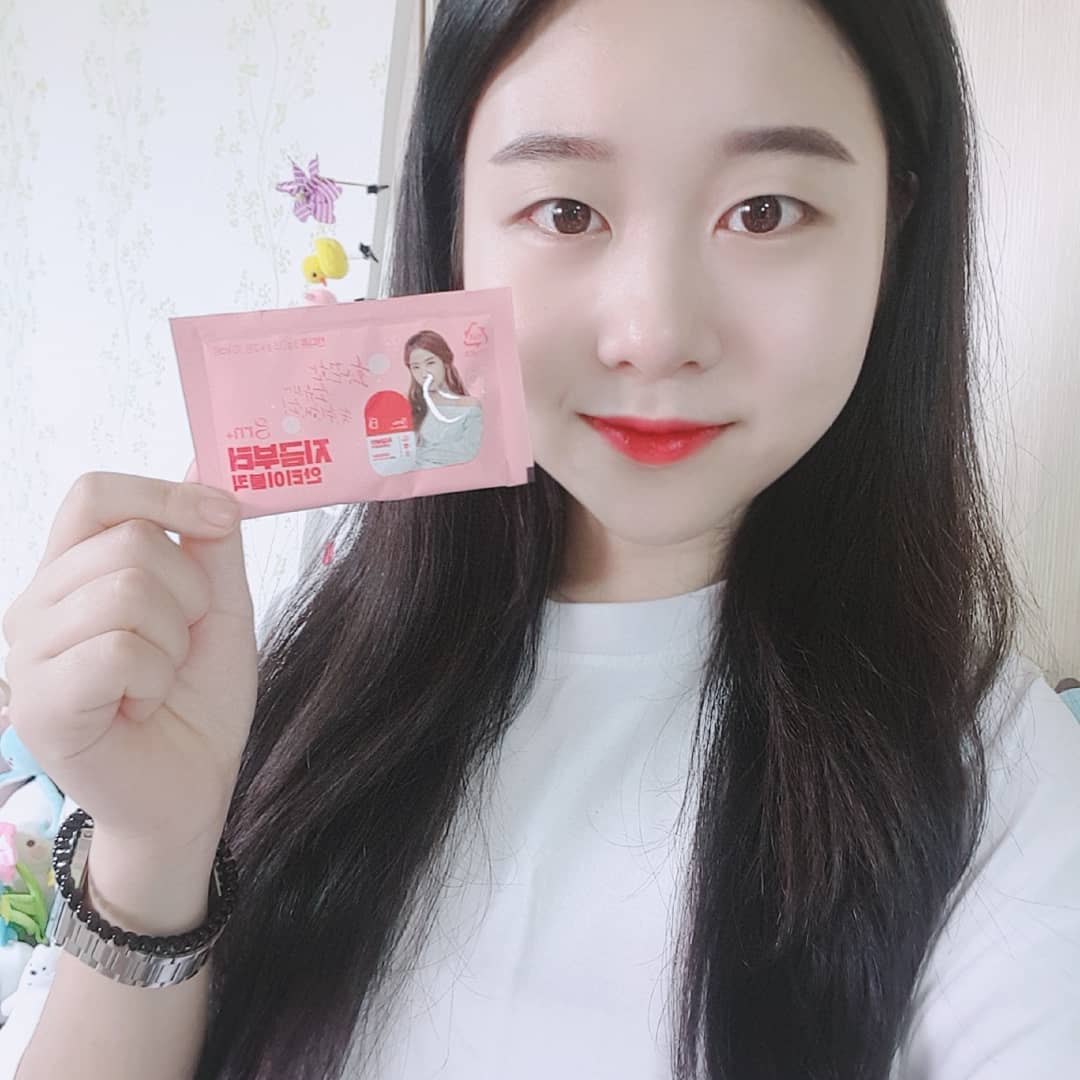 ෆ 수정 ෆ on Instagram: “- 수많은 술약속, 회식자리에서🍻 알쓰 수정쓰를 살아남게해준 고마운 제품😵 . 음료형태의 숙취해소제는 뭔가 역해서 잘 못먹었는데, 이건 씹어먹는 사탕형식이라서 부담없이 먹을수있었다!  게다가 복숭아맛..🍑💗 . . . #grn #지알엔…”