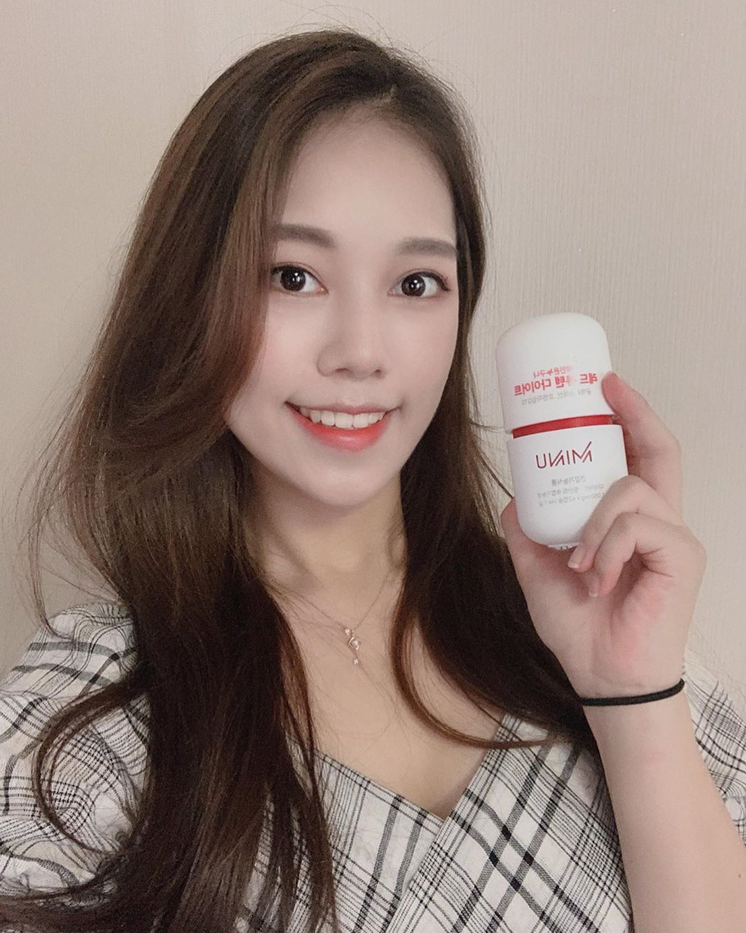 유진👸🏻 on Instagram: “매일이 돼지런해서 요즘 꼭 챙겨먹는 보조제:-) 다이어트 미루고 미루다 벌써 여름 와버리구 ,, 그래서 시작한 미누다이어트🌿 먹는거에 비해서 상체에 효과 꽤나 보고 있다 ㅎ.ㅎ 믿고 먹는 미누레드큐텐 ᕦ( ᐛ )ᕡ  #MINU #미누 #미누레드큐텐…”