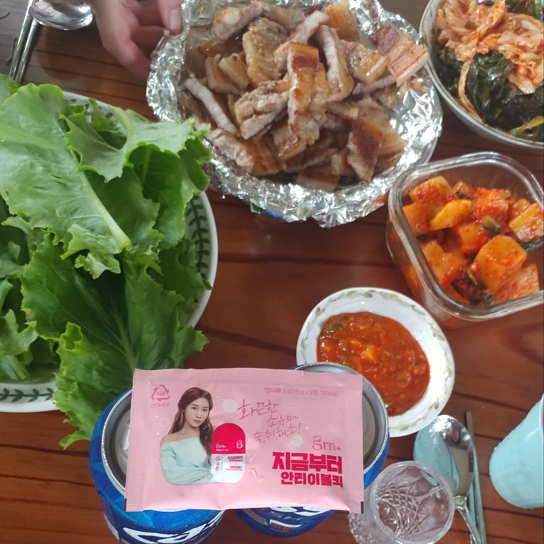 쭈희맘🙋 on Instagram: “ᅠᅠ 소유가 모델로 있는  숙취해소 제품! 궁금해서 지인이랑 먹어봄! 오 근데 다음날 숙취 없음ㅋㅋ 짱신기ㅋㅋㅋㅋ 새콤달콤 요구르트 맛이라던데 호불호 갈리던 고런맛! ᅠᅠ #grn#지알엔#grn지금부터안티이불킥#grn안티이불킥…”