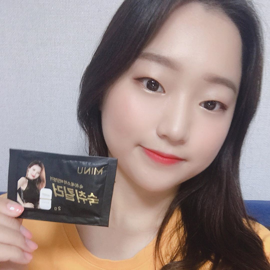민경(22) on Instagram: “알쓰에게 꼭 필요한👍 진짜 레몬맛 상코미하게 나는데 너무 좋담!!!!!❣️❣️ 진짜 숙취 1도 없을 거 같은 느낌  미누미누 쮸아용  #MINU #미누 #미누숙취킬러 #MINU숙취킬러 #숙취킬러 #숙취 #숙취해소 #숙취해소제 #술스타그램 #회식…”