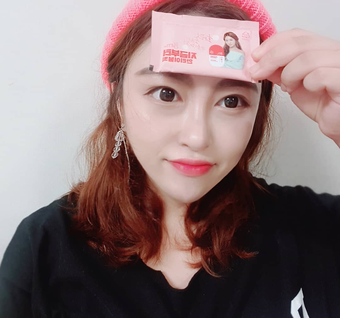 황유리 on Instagram: “#술자리후 집에와서 홀로 2차까지

잦은 회식 그리고 잦은 모임ㅜㅡㅜ

술이 빠질수 없죠

#음주전후

#안티이불킥 한봉이면 숙취끝 !! #숙취해결 다음날 걱정이 없어요~! 나에겐 꼭 필요한 안티이불킥♡
ㆍ
ㆍ
ㆍ
ㆍ
내일부턴 다이어트닷!!!”