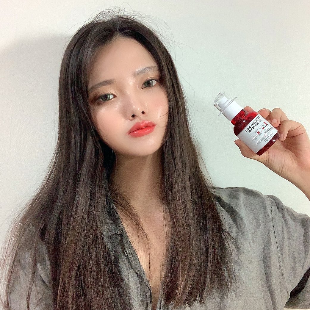 완휘 on Instagram: “#Lohacell #18세럼
PH3.5의 낮은 산도가 피부밸런스를 잡아줘
각질, 피지, 블랙헤드, 결을 동시에 관리해주는 제품!

몇번 사용안해봤는데
꽤 만족스러운 느낌!”