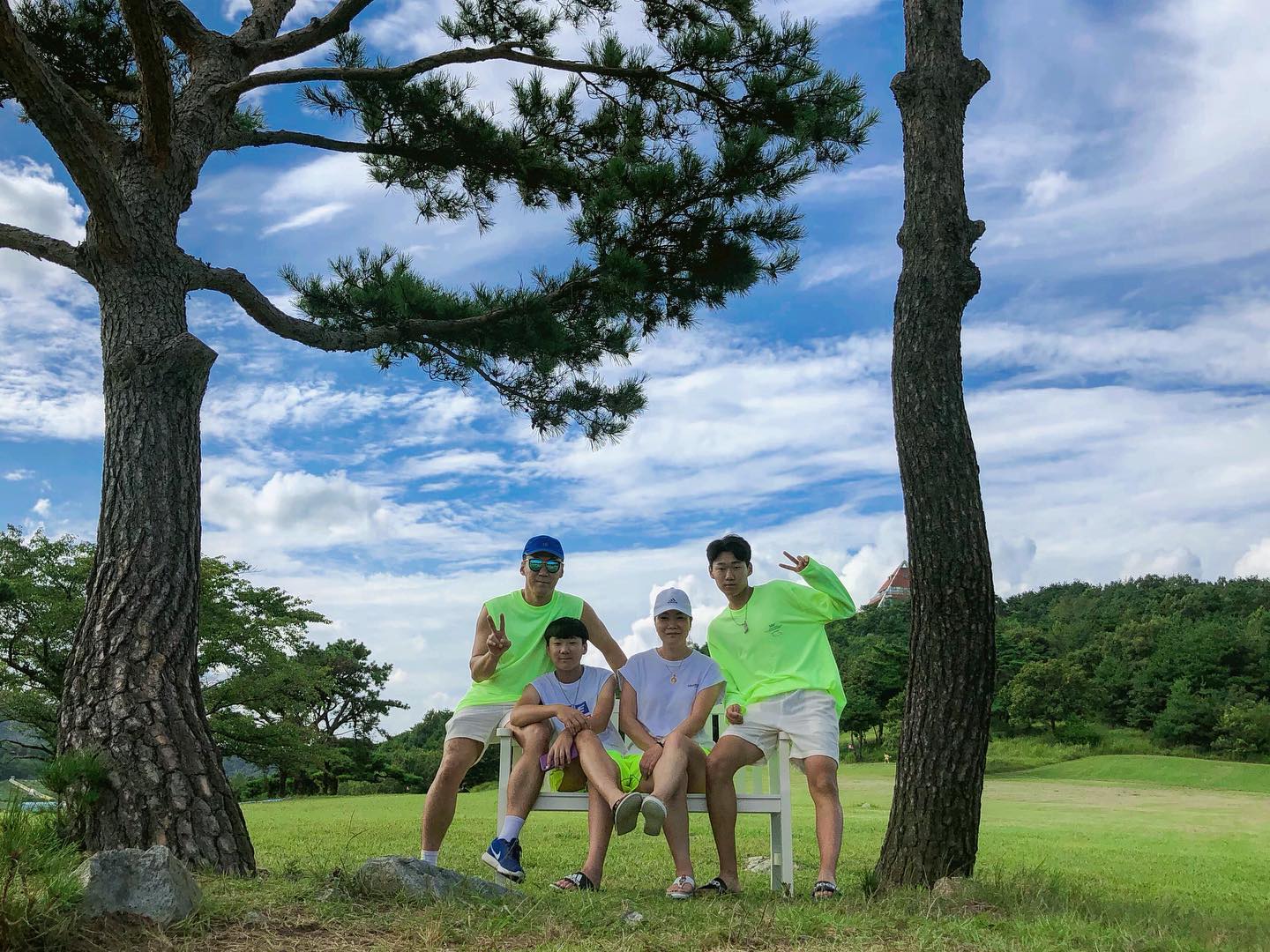 Family👨‍👩‍👦‍👦
#시밀러룩
ㆍ
ㆍ
ㆍ
ㆍ
ㆍ
ㆍ
ㆍ
#커플시밀러룩 #가족시밀러룩 #형광 #형광티 #형광바지 #ootd  #dailylook #가족사진 #데일리룩 #일상 #좋아요 #맞팔 #고딩 #고2 #02 #패피 #옷스타그램 #인싸템 #follow #likes #협찬 #협찬문의