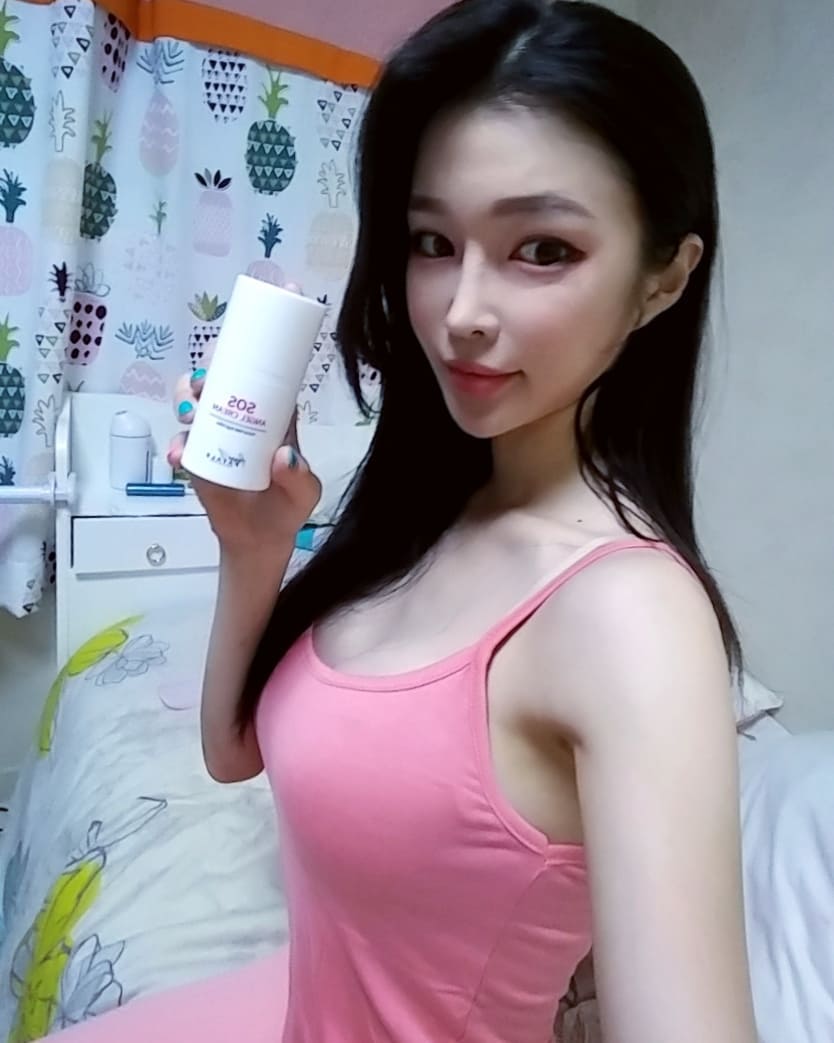 🌸🍑HaYoung Choi🦄21,May🍑🌸 on Instagram: “엊그제 놀러 나가기 전에 발목 관절에 #sos엔젤크림 살짝 바르고 나갔는데 놀다보니 후끈후끈🌋 클럽이 아니라 헬스클럽에 온 느낌...! 놀면서 운동했당 🐶이득! . #팜므스킨 #몸매보정크림 #얼굴윤곽크림 #부종제거크림 #요가크림 #필라테스크림…”