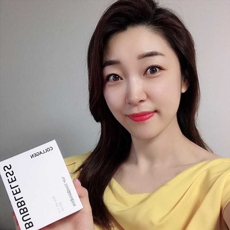 아나운서 김나현 on Instagram: “요즘 스트레스, 수면 부족에다가 다이어트로 자꾸 피부가 상하는 것 같아요. 이럴 때 내 피부를 채워주는 비타민 B, C, 히알루론산이 있는 버블레스를 먹어야 할 때! 피부 속 콜라겐을 채워주는 저분자 콜라겐을 상큼하게 먹어요❤️ . #오늘은…”