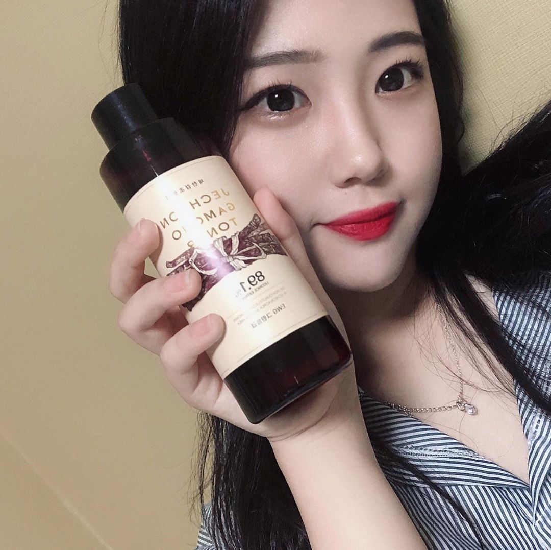 Happiness❤️ on Instagram: “순녹제천감초89%토너 & 아쿠아클렌징바 . . . 순녹제천감초89%토너는 제천에서 생산된  감초추출물이 89.1%나 함유된 토너에용 우리가 흔히 알고있는 감초향이아니여서 부담없이 쓸수있고 EWG그린등급을 받은 제품이라 믿고쓸수있어용 💚 즉각적으로…”