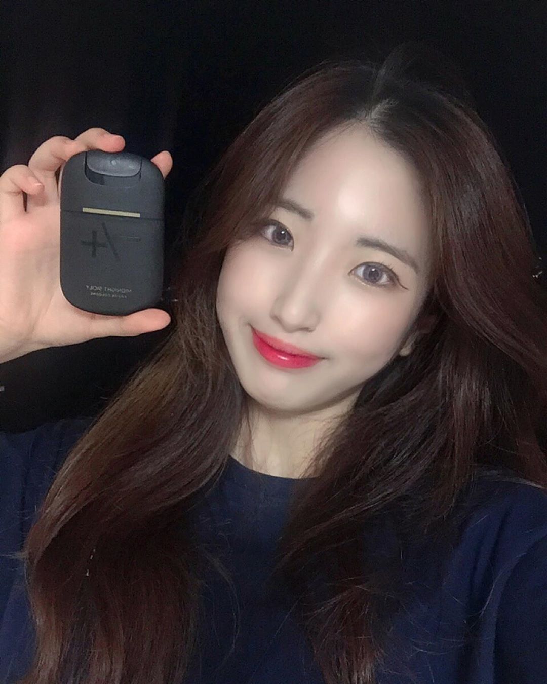 민이 on Instagram: “✨자동차 키 같은 향수✨🤫 누가 말 안하면 향수 인지 차키 인지  모를 정도로 신기 하게 생겼음👀  주머니에 넣고 다니기 편하기두 하구 향은 남자한테 어울리는 향을 가지구 있당 #남자친구 한테 #선물 로 줬는데 잘 뿌리고 다닌당 🙈 맡을수록 매력…”