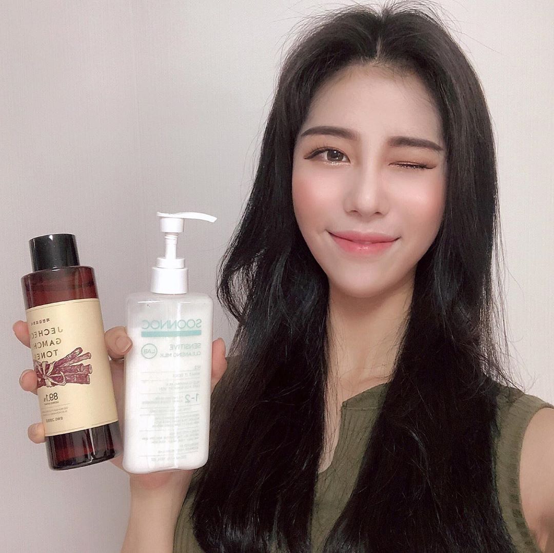 ღ sᴇᴏ ᴊᴇᴏɴɢ ღ on Instagram: “나는 세안을 가장 중요하게 생각하는데 클렌징에 최적인 제품:) 일단 먼저 순해서 피부에 무리도 없구 다음날 화장두 되게 챡챡 감긴당 피지제거두 효과적,, 세정력두 말끔해서 꾸준히 사용하는 제품 ღ . . . #센시티브클렌징밀크 #soonnoc #순녹…”
