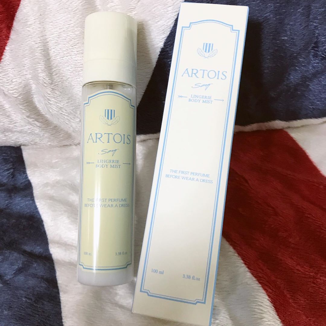 김은채 on Instagram: “파우더향 처돌이에게 넘 조흔 향긔,,★ 자기전 씻고나서 온몸에 뿌리고 자면 🍯잠 Zzz #천사연구소 #아르투아 #아르투아바디미스트 #바디미스트 #입는향수 #란제리미스트 #향수추천 #여행필수템 #송강바디미스트 #킹기훈바디미스트 #artois #리뷰쉐어…”