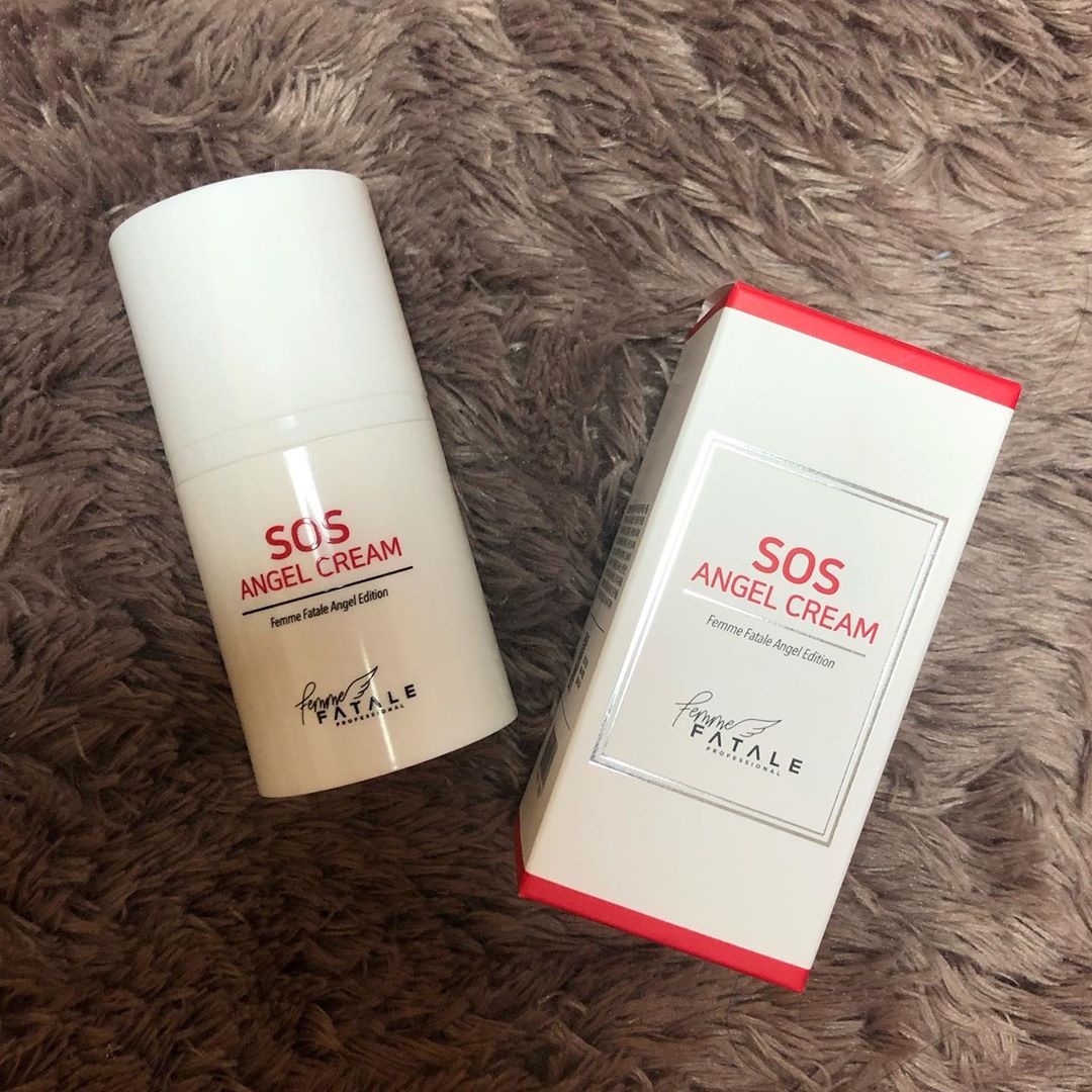 손 민지 on Instagram: “바르자마자 화끈거려 놀랐,,🤭 덕분에 림프절 순환이 활발해져 확실히 사용전과  비교했을 때 볼살이 정리된 느낌이라 좋았당 . . #팜므스킨 SOS엔젤크림 #뷰티스타그램 #작은얼굴크림 #SOS엔젤크림 #얼굴윤곽크림  #부종제거크림 #요가크림…”