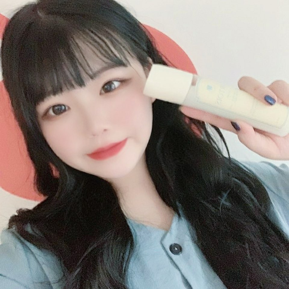 혜 지 on Instagram: “#아르투아 대박적인 향 ,, 진짜 남여노소 다 좋아할향 ㅠ 저가 쓴 향은 송( 방금샤워한듯 깨끗한 비누향 ) 인데요 😊 그냥 송 이라는 이름이랑 완전 찰떡 ,,, 그냥 사랑해요 ♥️ 3일안씻고 뿌려도 너 5분전에 씻고왓구나 ? 할만해요 정말 ,,…”