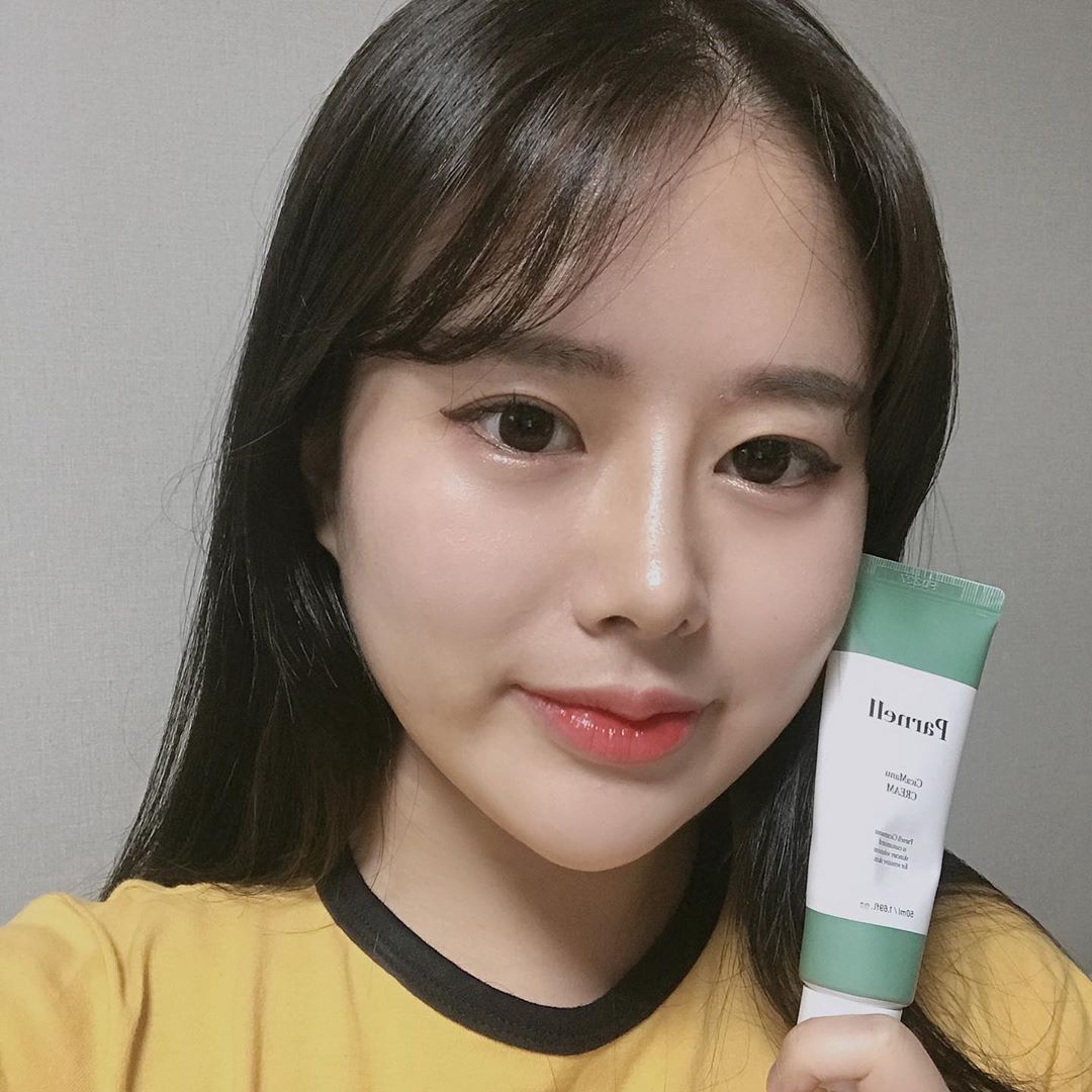 @wxxzxn on Instagram: “3중 히알루론산으로 모든 피부에 골고루 흡수 되는 파넬 시카마누 크림〰️전성분 EWG 그린등급이며 USDA 유기농 인증 추출물 첨가, 끈적이지 않는 고보습 산뜻한 제형이라 너무 좋다😇 이런분들 추천해요 ✔️부쩍 거칠어진 피부가 신경쓰이시는 분…”